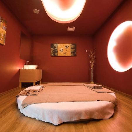 Salamis Bay Conti Resort Hotel & Casino Famagusta  Exterior foto A massage room at a spa