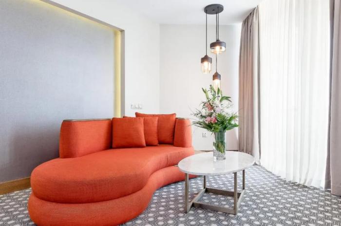 Salamis Bay Conti Resort Hotel & Casino Famagusta  Quarto foto A suite at the hotel
