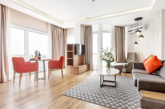 Salamis Bay Conti Resort Hotel & Casino Famagusta  Quarto foto A suite at the hotel