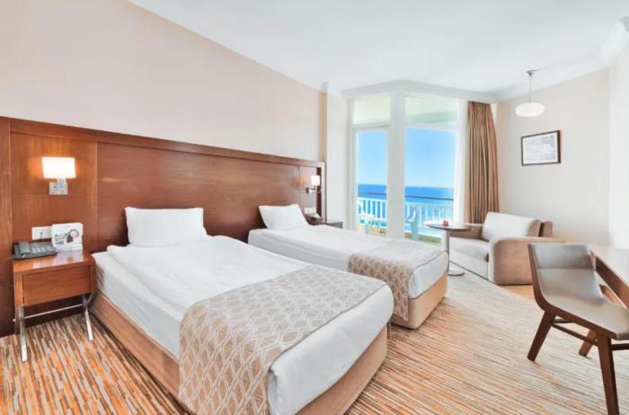 Salamis Bay Conti Resort Hotel & Casino Famagusta  Quarto foto A typical hotel room