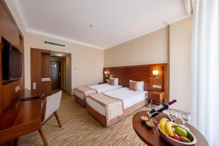 Salamis Bay Conti Resort Hotel & Casino Famagusta  Quarto foto A room at the hotel