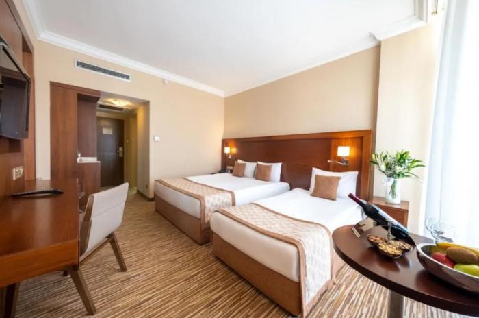 Salamis Bay Conti Resort Hotel & Casino Famagusta  Quarto foto A room at the hotel