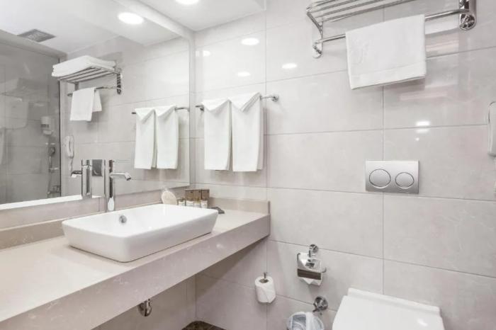 Salamis Bay Conti Resort Hotel & Casino Famagusta  Quarto foto Bathroom